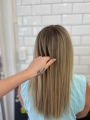 Ash-R-Surfers-Paradise-Hairderssers-Specialising-in-Balayge_-Blonde_-Weft-Extention_-Shiny-Hair.13